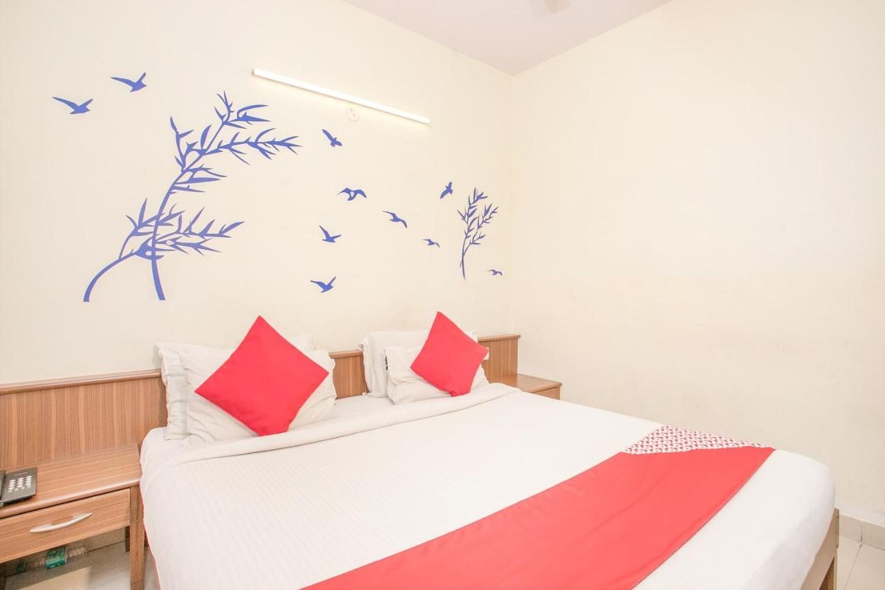 העיר בנגלור Oyo 7669 The Trinitywood Hotel מראה חיצוני תמונה