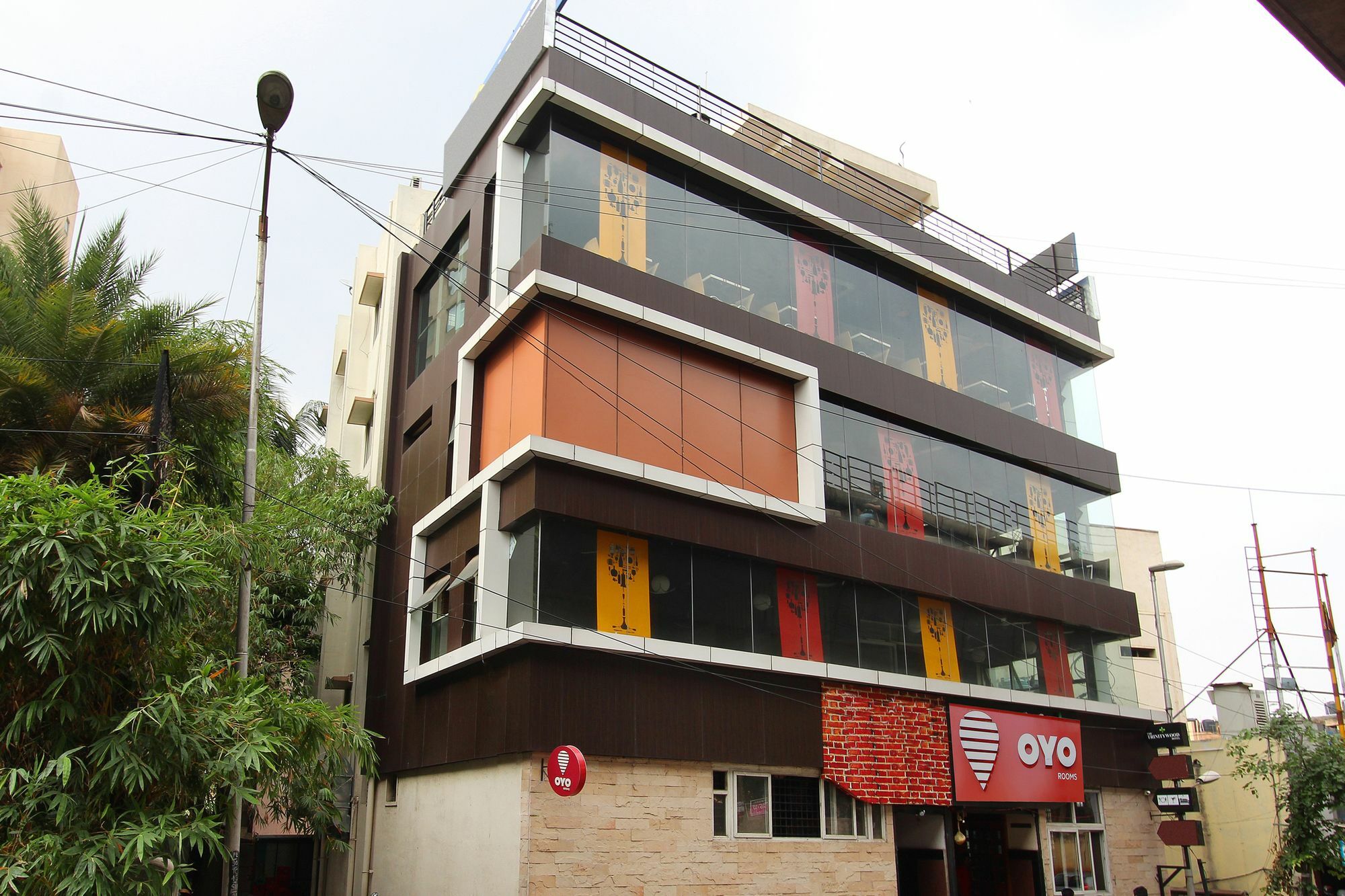העיר בנגלור Oyo 7669 The Trinitywood Hotel מראה חיצוני תמונה