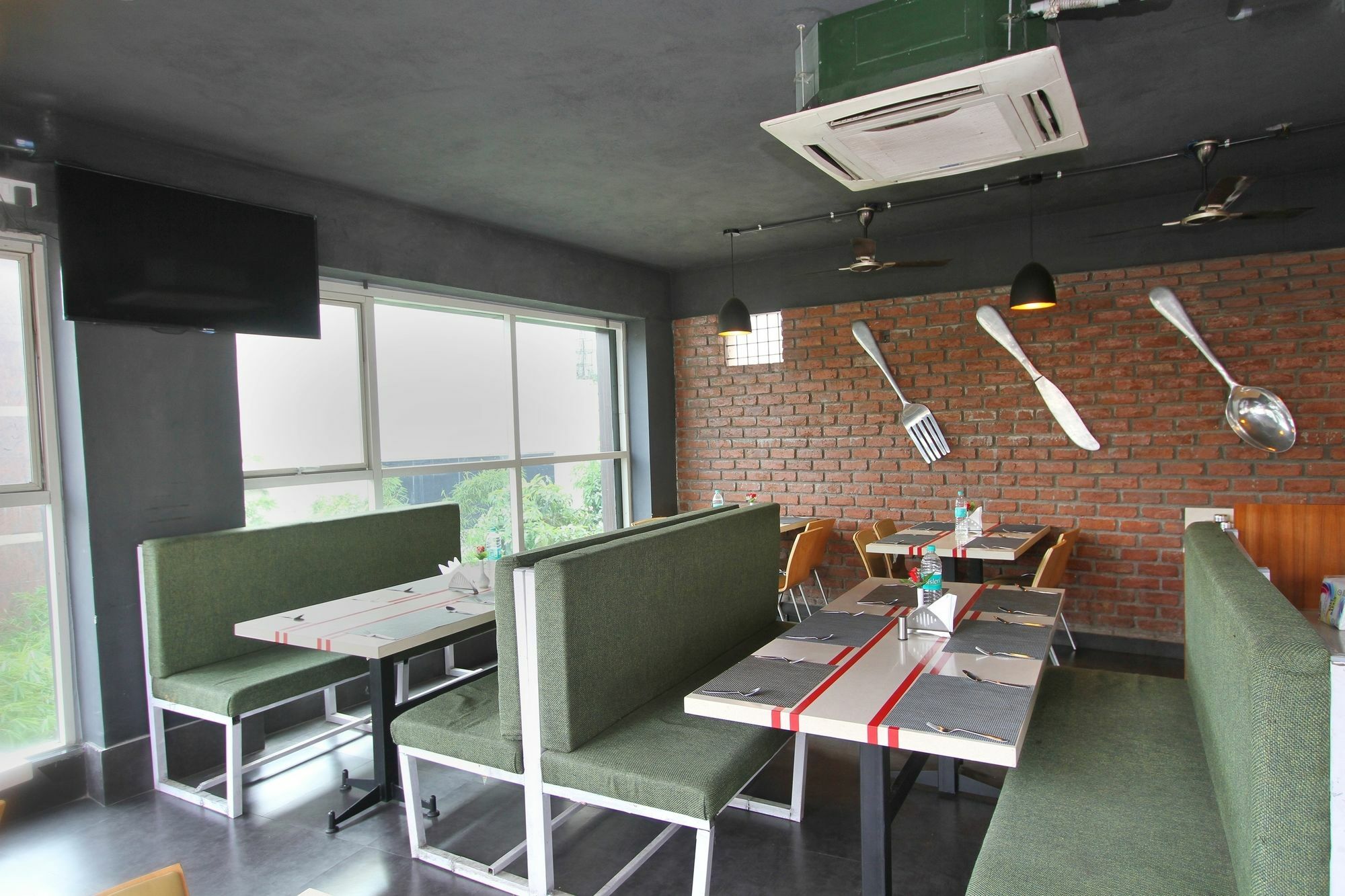 העיר בנגלור Oyo 7669 The Trinitywood Hotel מראה חיצוני תמונה