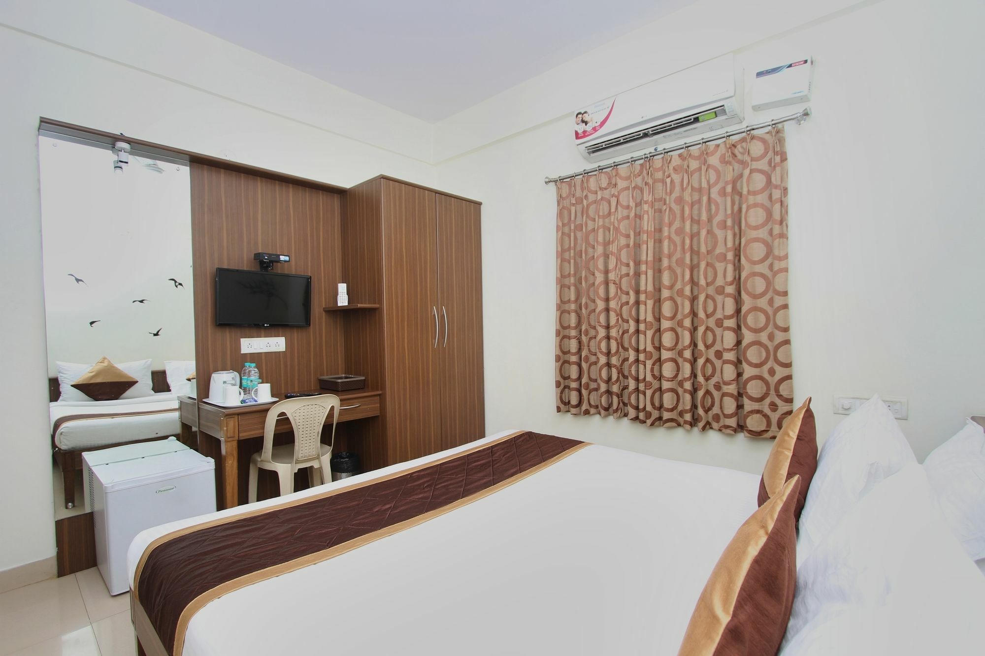 העיר בנגלור Oyo 7669 The Trinitywood Hotel מראה חיצוני תמונה