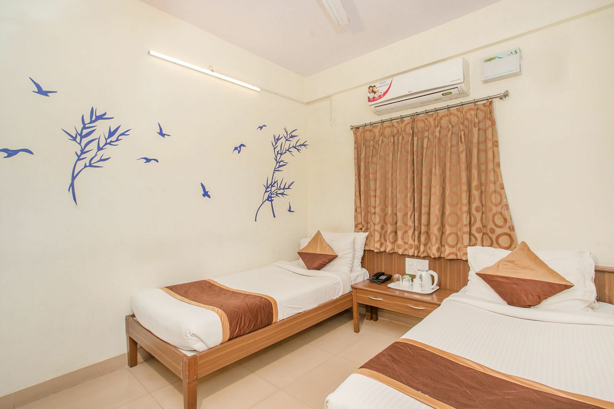 העיר בנגלור Oyo 7669 The Trinitywood Hotel מראה חיצוני תמונה