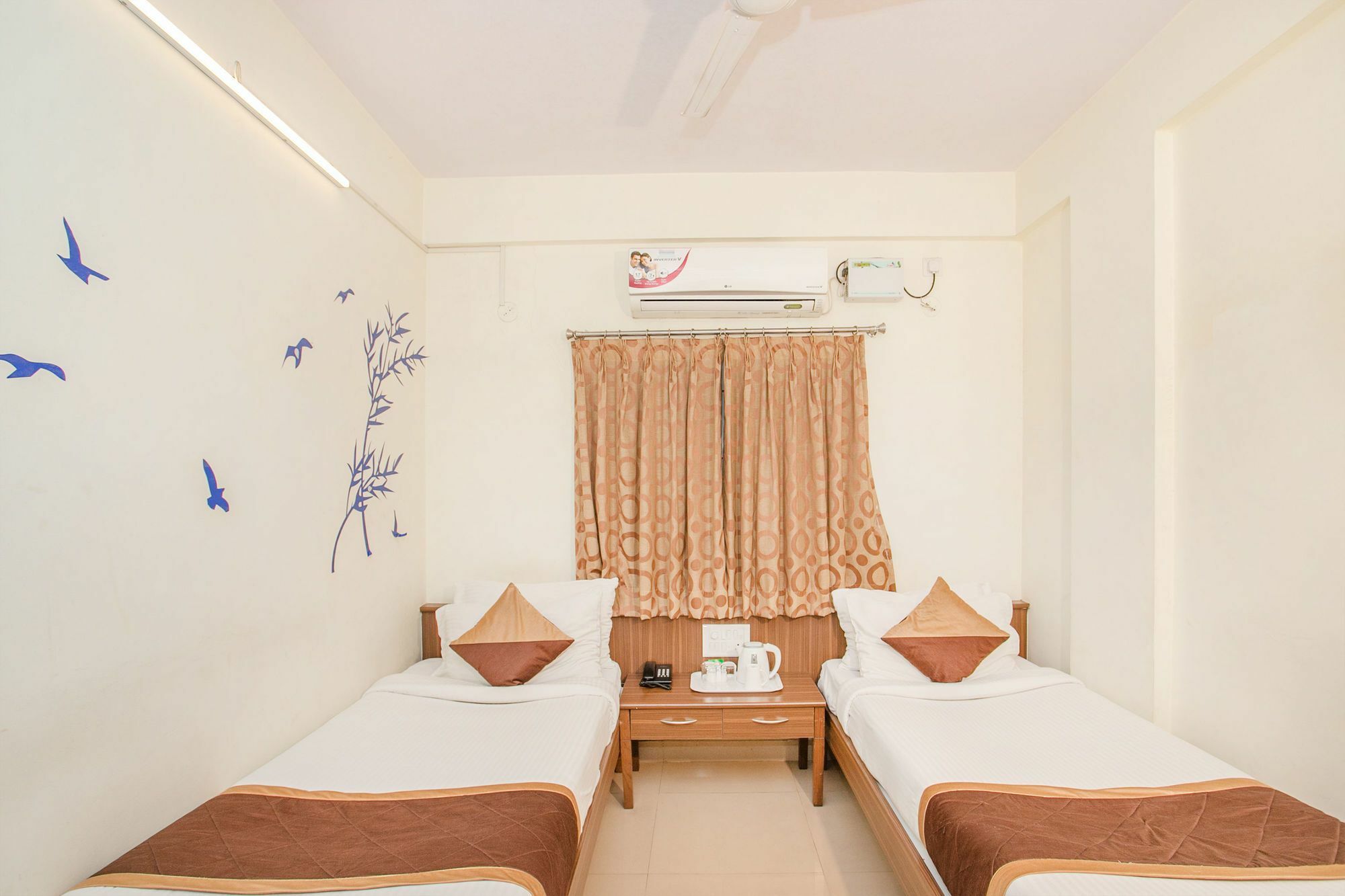 העיר בנגלור Oyo 7669 The Trinitywood Hotel מראה חיצוני תמונה