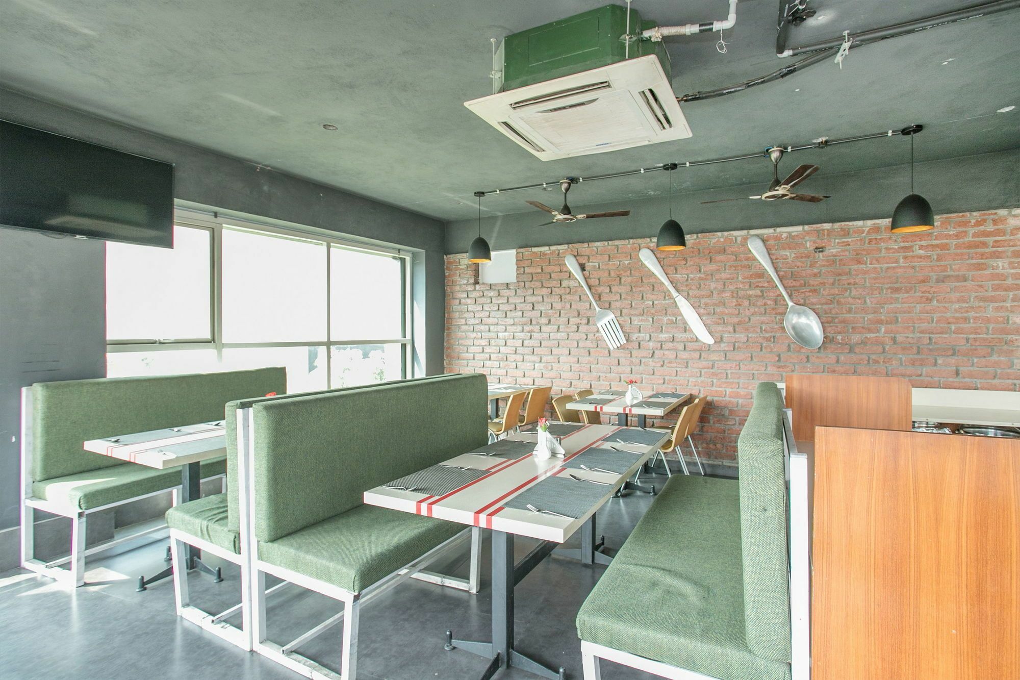 העיר בנגלור Oyo 7669 The Trinitywood Hotel מראה חיצוני תמונה