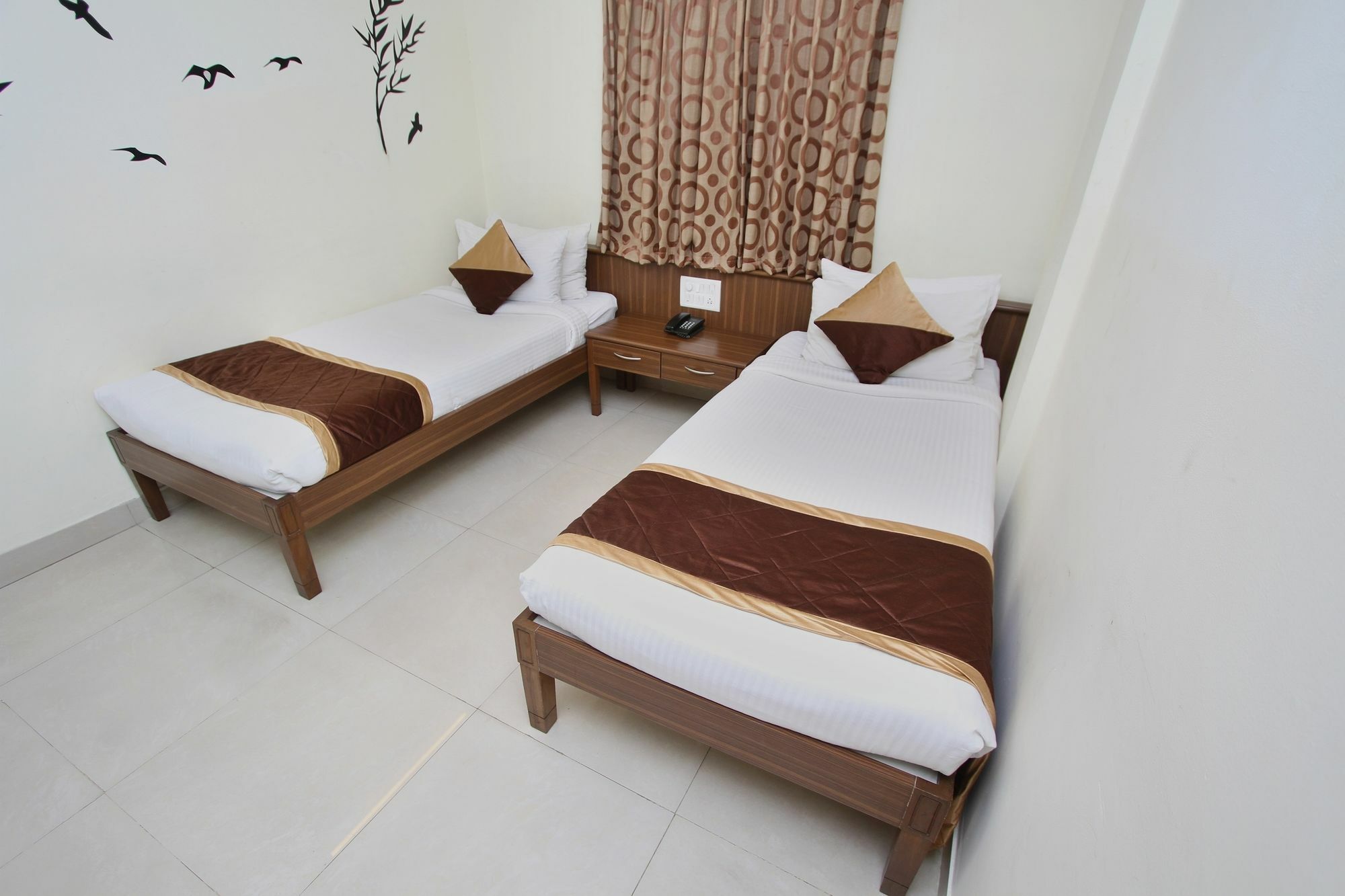 העיר בנגלור Oyo 7669 The Trinitywood Hotel מראה חיצוני תמונה
