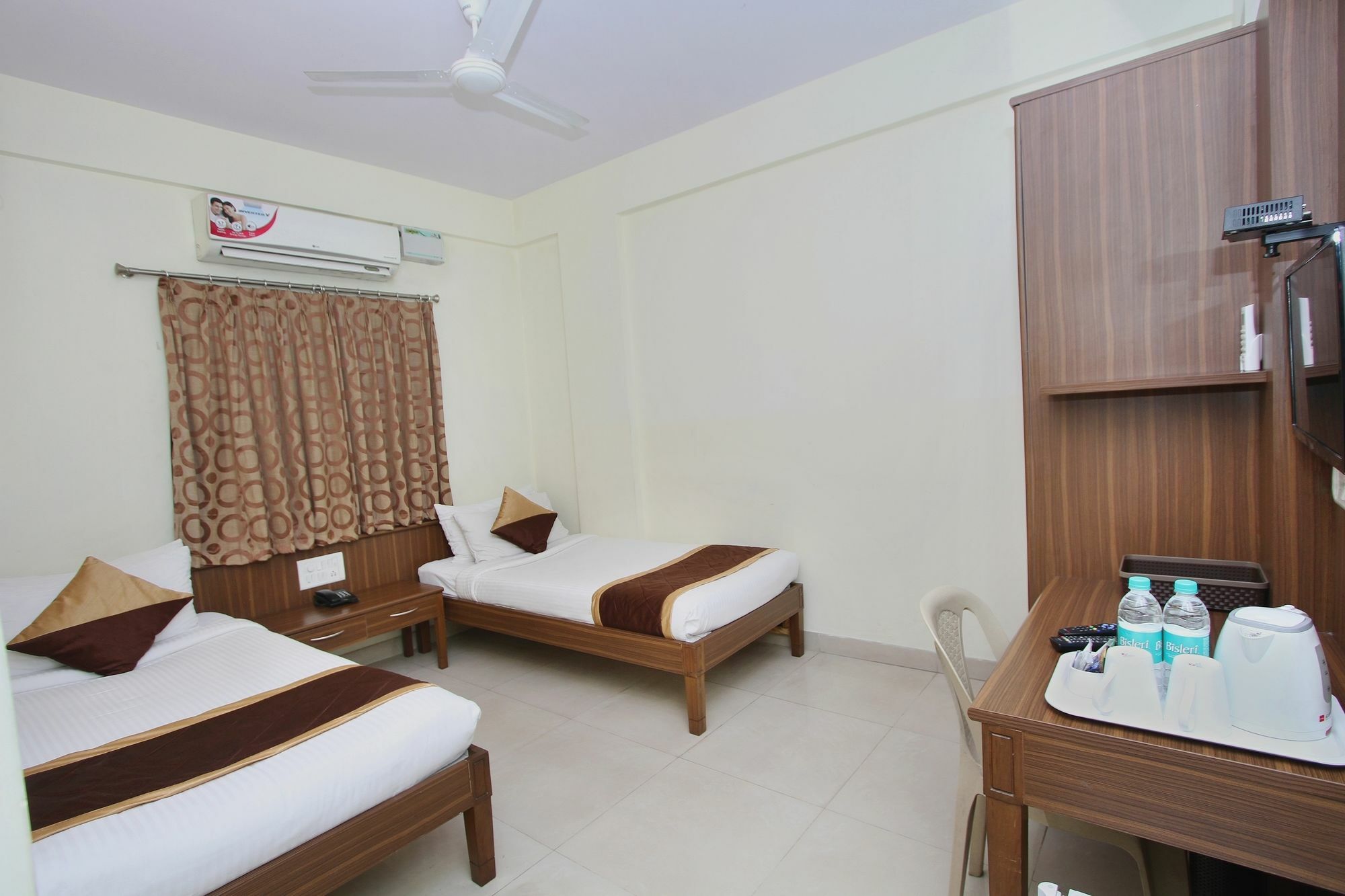 העיר בנגלור Oyo 7669 The Trinitywood Hotel מראה חיצוני תמונה