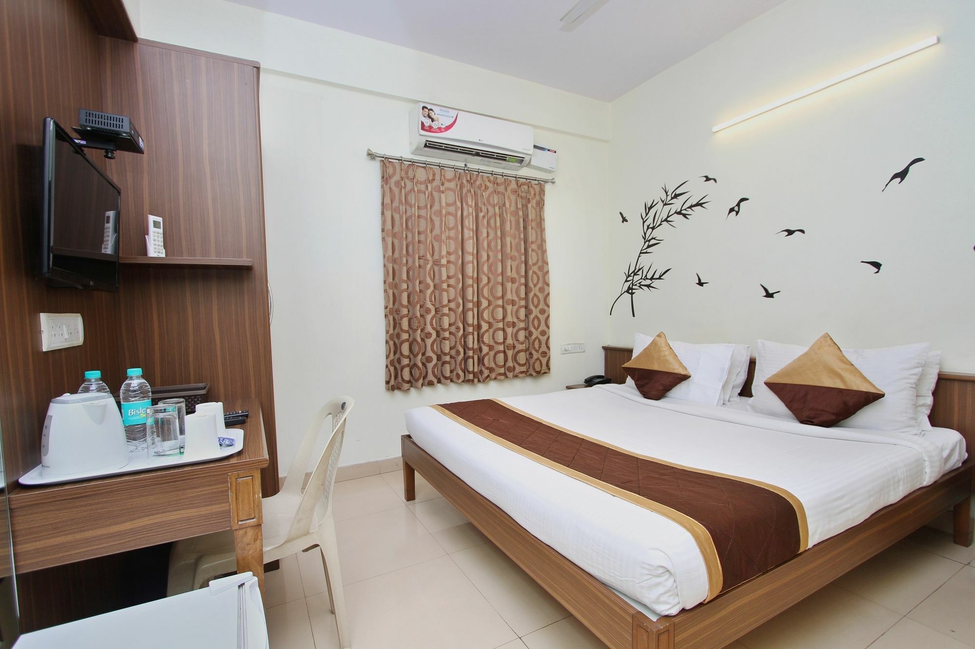 העיר בנגלור Oyo 7669 The Trinitywood Hotel מראה חיצוני תמונה